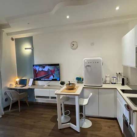 Monolocale Per 2 Nel Centro Di - Aurea ! פארמה