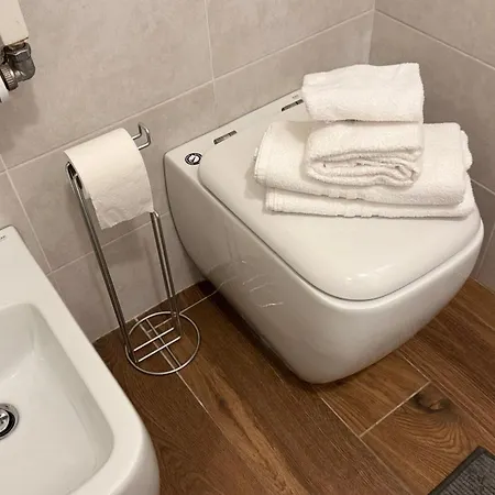 Monolocale Per 2 Nel Centro Di - Aurea ! פארמה